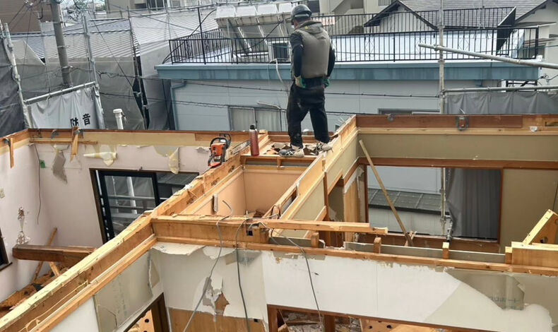 画像10436：兵庫県伊丹市で木造住宅の解体工事が始まりました