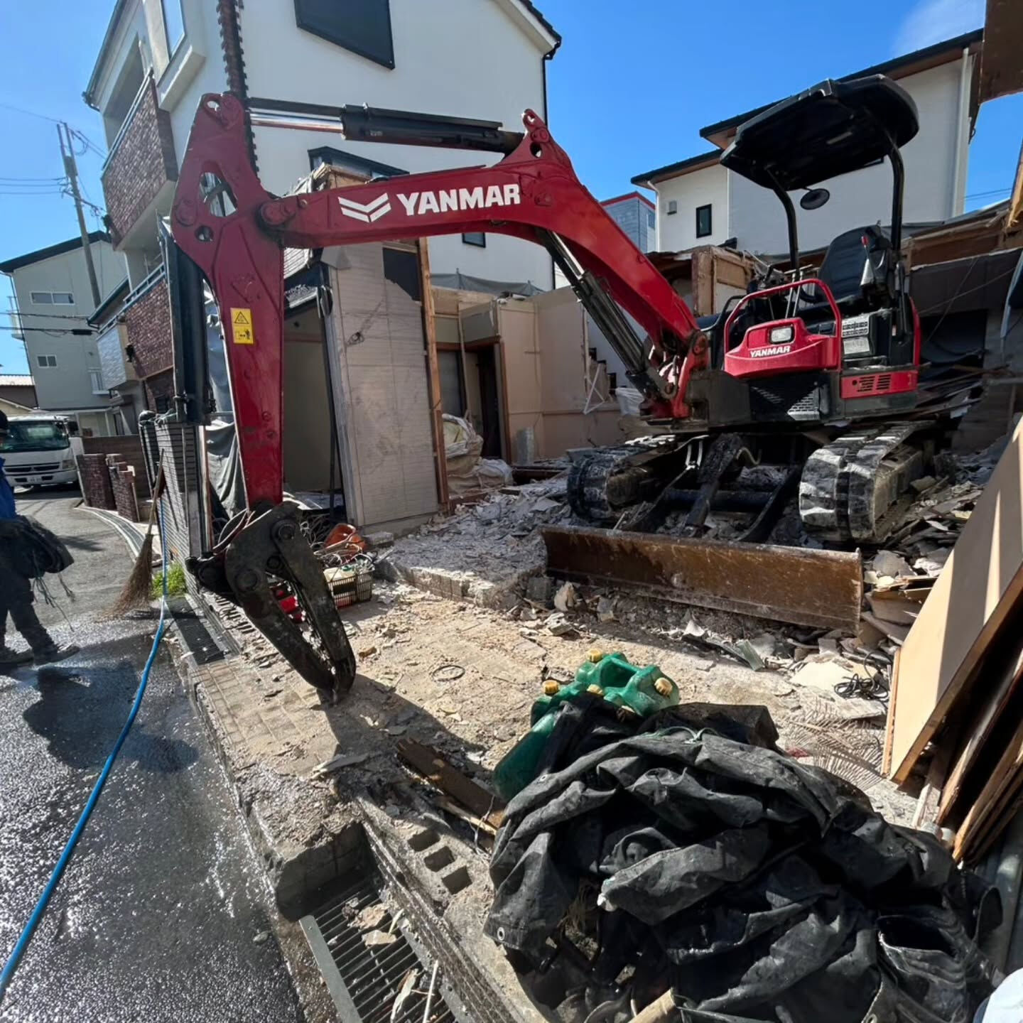 鶴見区での解体作業が順調に進行中です