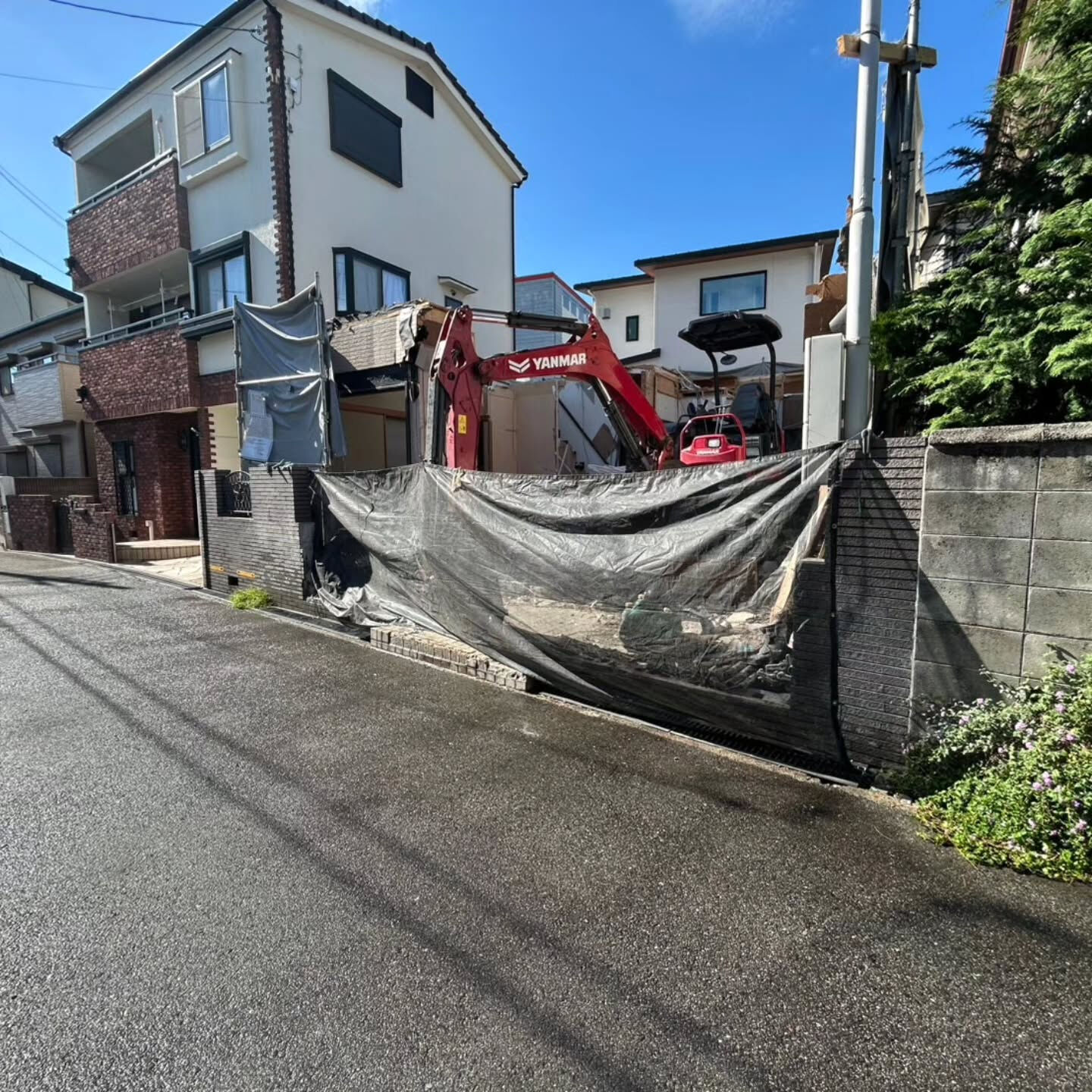 鶴見区での解体作業が順調に進行中です