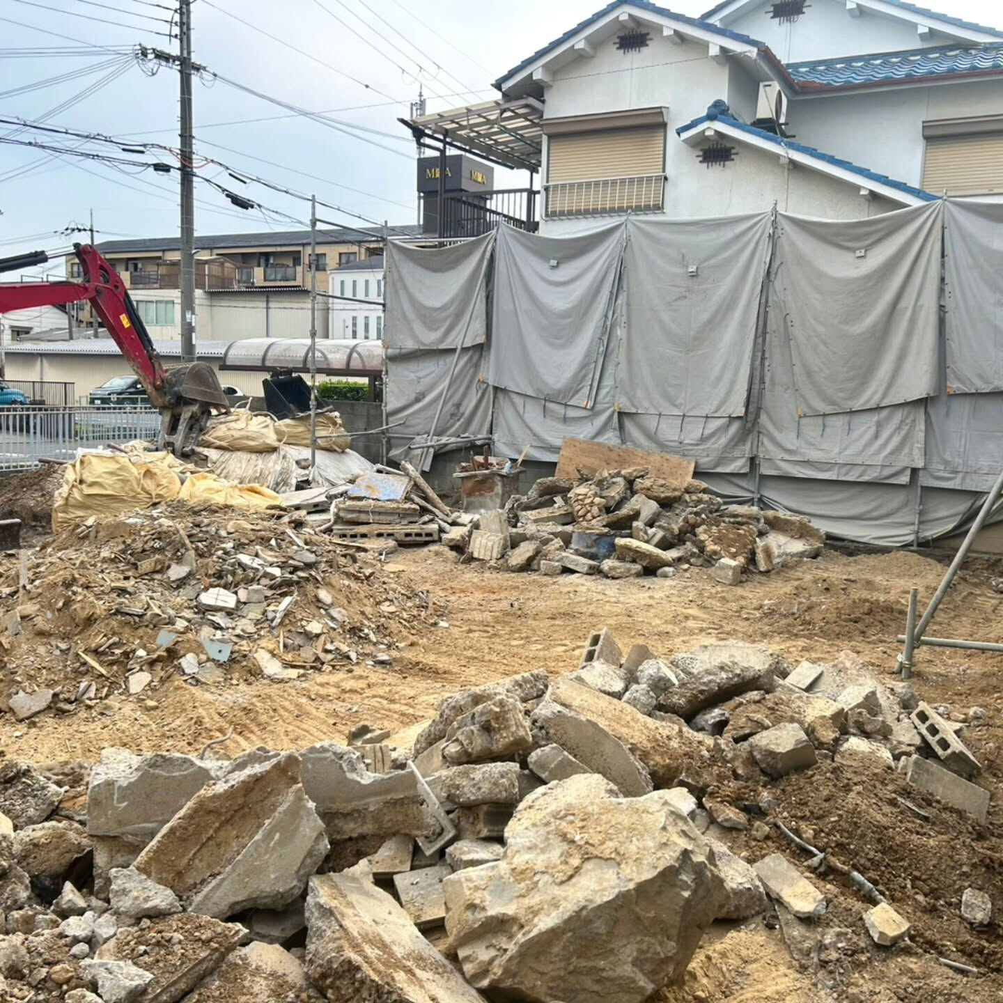 城南町での解体工事、安全性を最優先に迅速に進めています