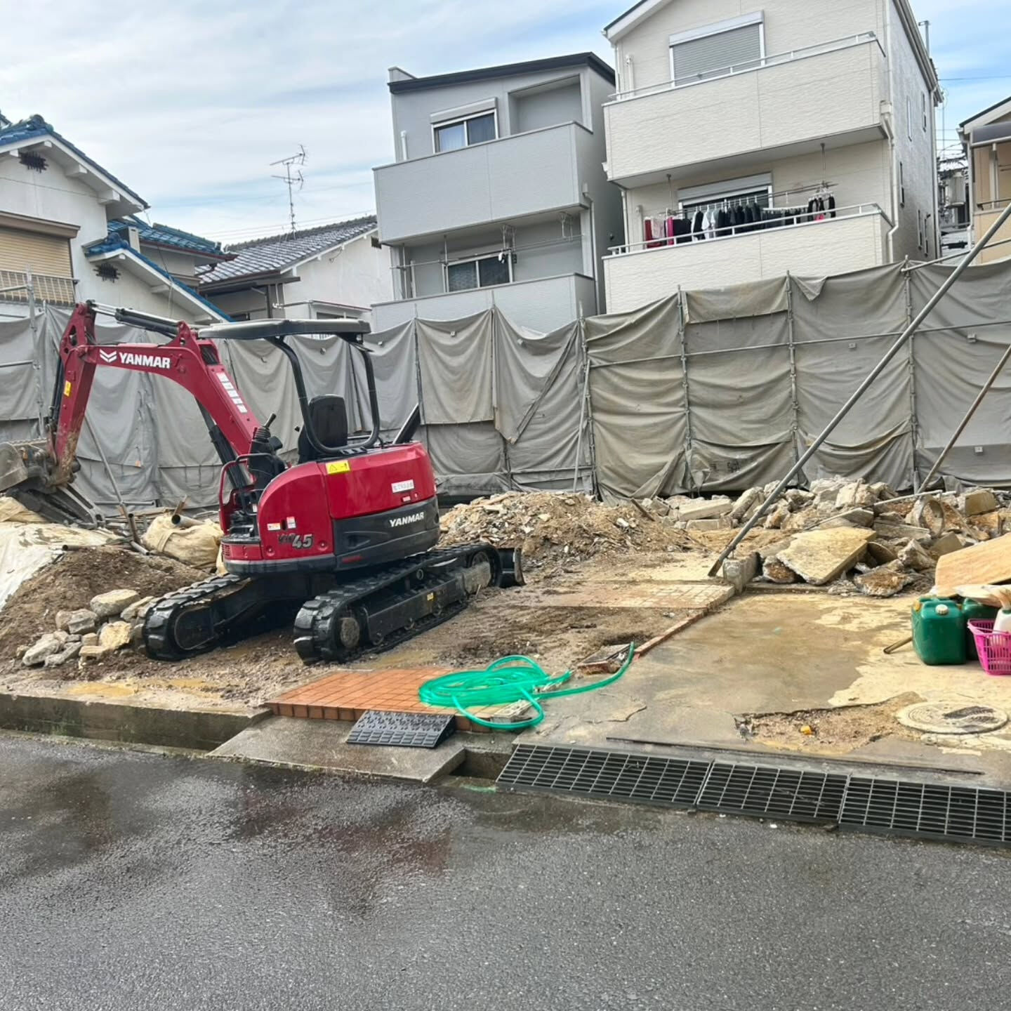 城南町での解体工事、安全性を最優先に迅速に進めています
